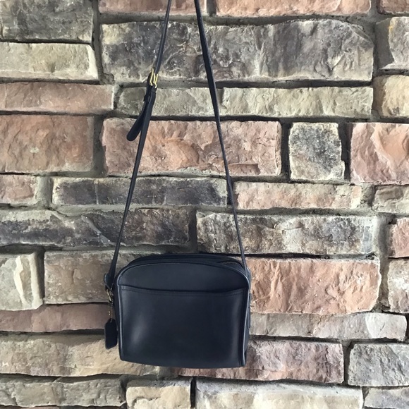 Coach Handbags - Vintage COACH Black Leather Metropolis Bag 9087